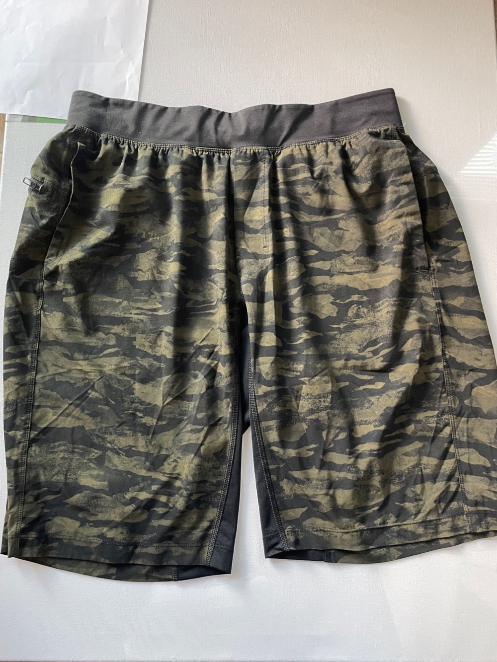 lululemon athletica Men's Camo Performance Shorts in Olive and Black